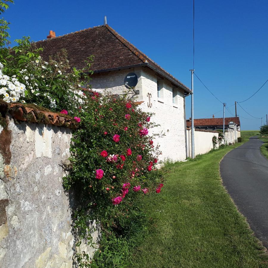 Gite Et Chambres D'Hotes Le Chene Billault Pouant Exterior photo