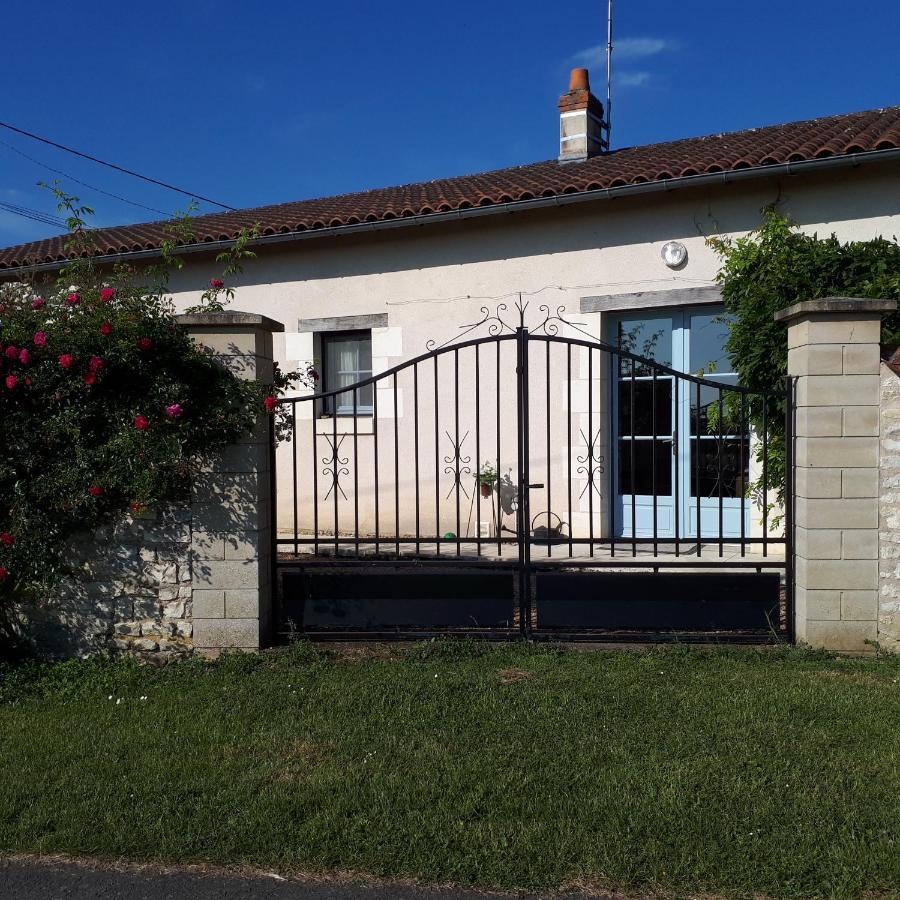 Gite Et Chambres D'Hotes Le Chene Billault Pouant Exterior photo